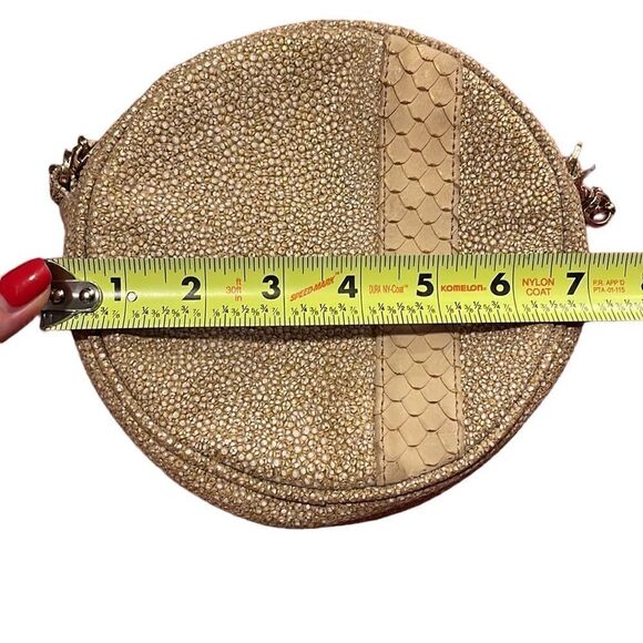 Kelly Wynne Leather Circular Purse - Picture 4 of 4